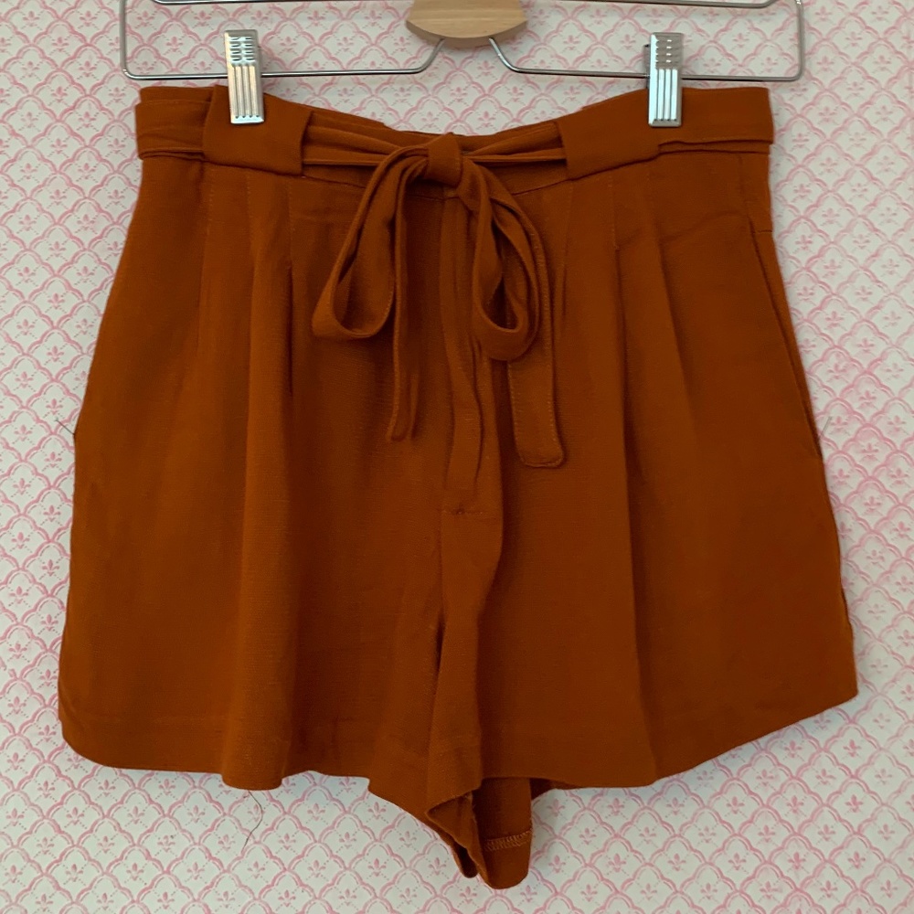 HIGH WAIST BELTED SHORTS